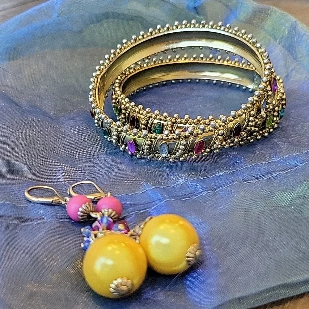 Cache Bracelet and Earrings Set